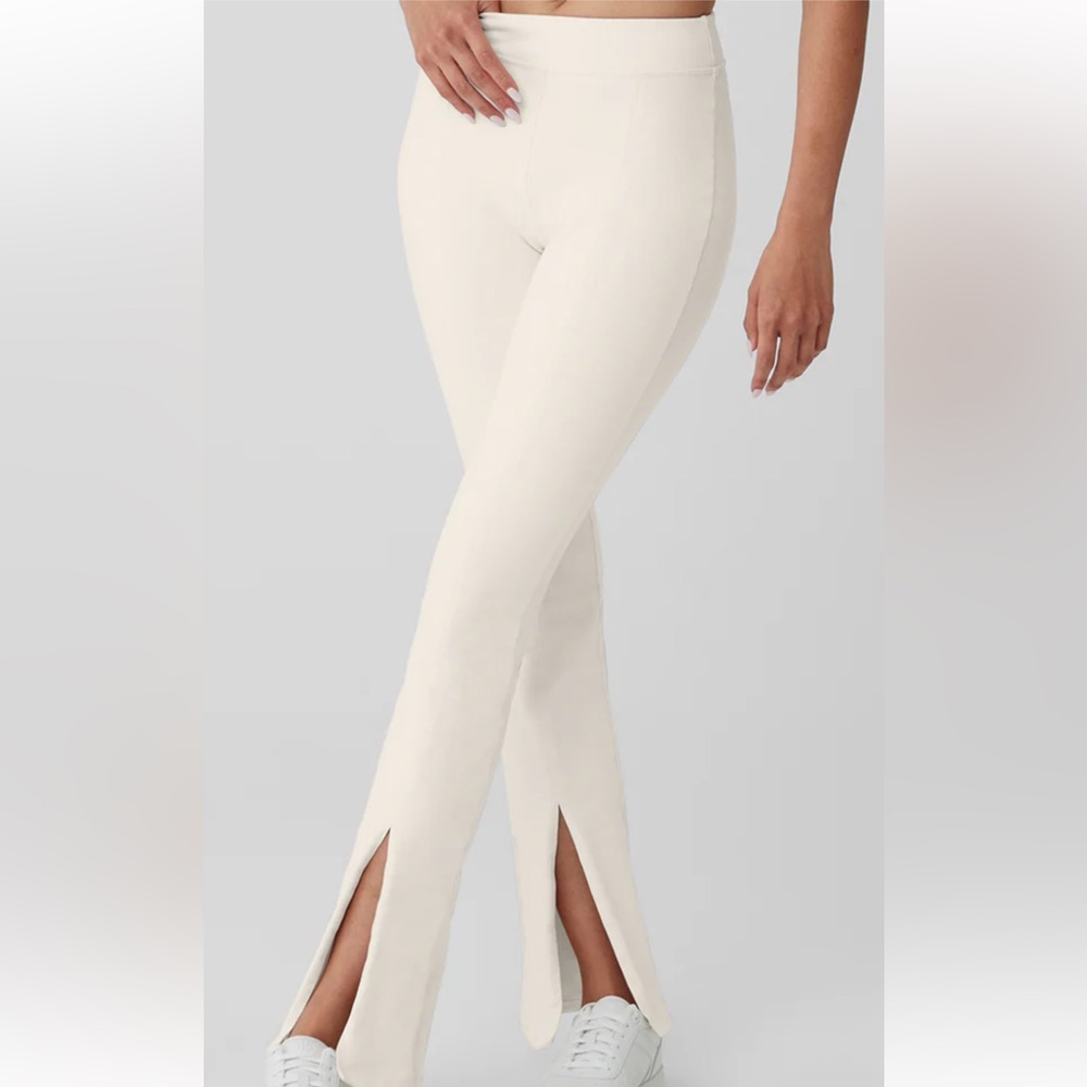 ALO Yoga Airbrush High-Waist Flutter Pants White Size Small